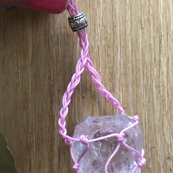 Raw crystal quartz necklace handmade macrame pouch crystal clear stone chunky - Picture 6 of 6